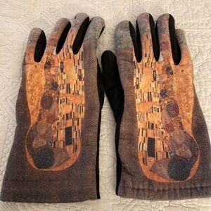 TOUCHSCREEN Gloves Featuring Printed Design "The Kiss" by Gustav Klimt